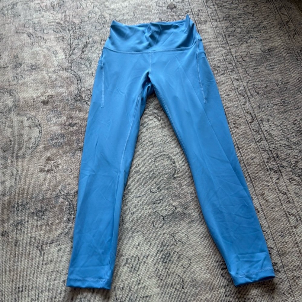 Lululemon Wunder Train Leggings. Size 6. 25”. Like new condition. Pockets.